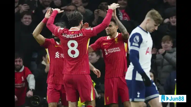 Gary Neville bình luận về thành công của Liverpool Gary Neville bình luận về thành công của Liverpool